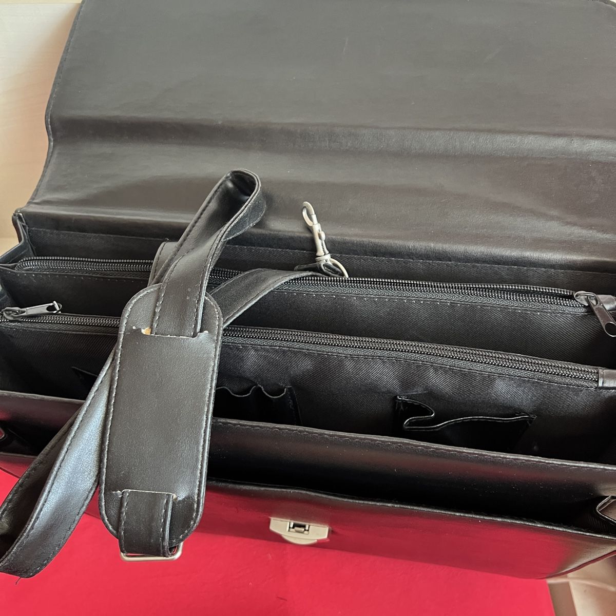 Valigie & Borse: Thierry Mugler Vintage Black Leather Briefcase – Usato da Fribourg venduto da ariesto 5