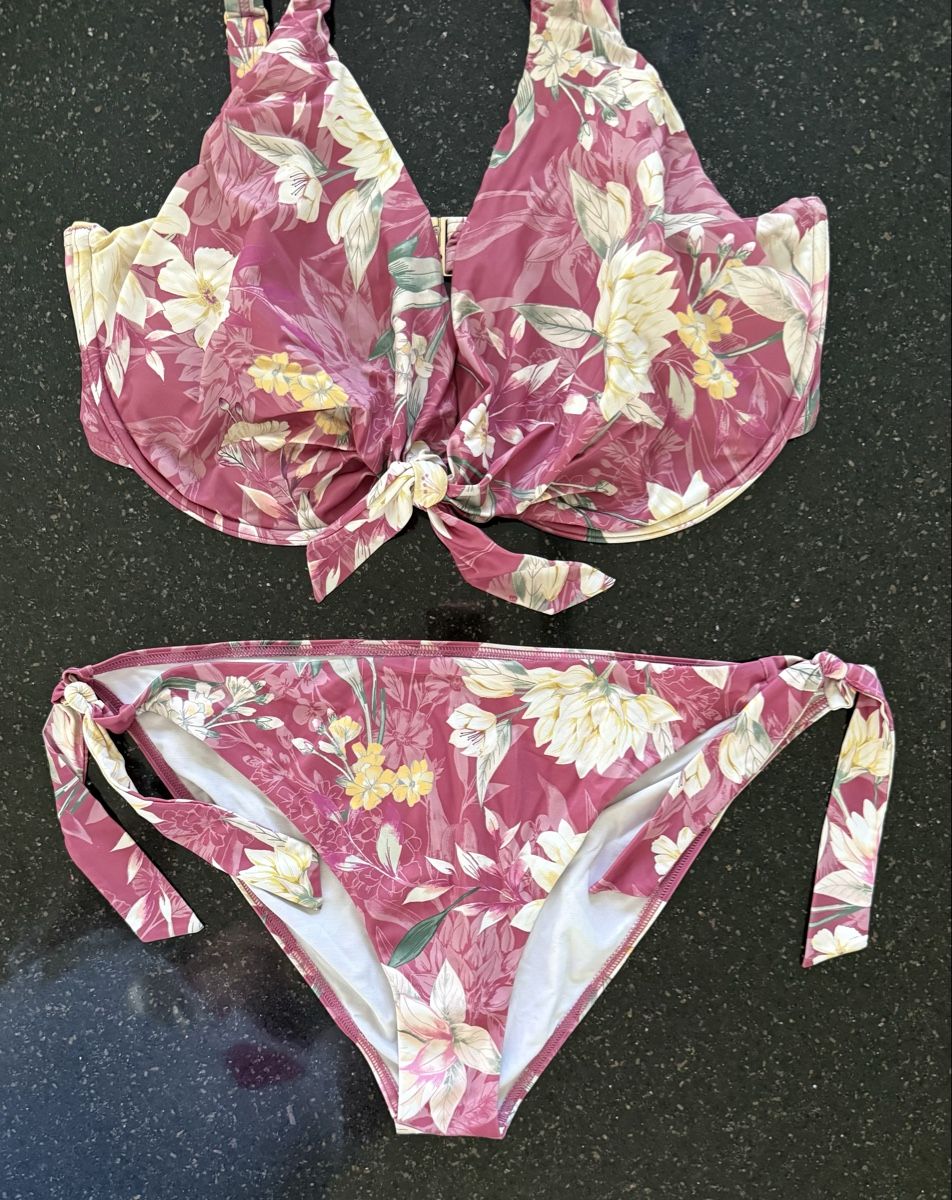 Triumph Maillots de bain & Bikinis: Triumph Bikini 44 Blumenmuster Grösse 40 – Neuf (Voir description) à Lyss par Sibella56