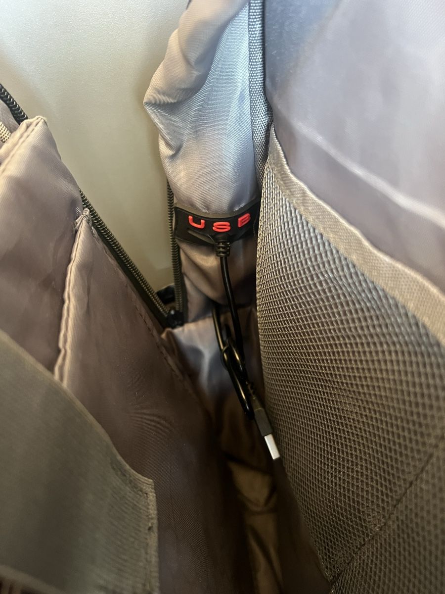 Zaini: Backpack grey USB port very good condition – Nuovo (secondo la descrizione) da Wädenswil venduto da puh_n8wy 5
