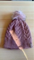 Strickmütze mit Bommel lila