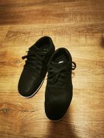 Schwarze Wildleder-Sneakers, neuwertig, Grösse 40, Top!