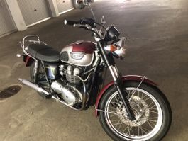 Triumph Bonneville Motorrad (2002)