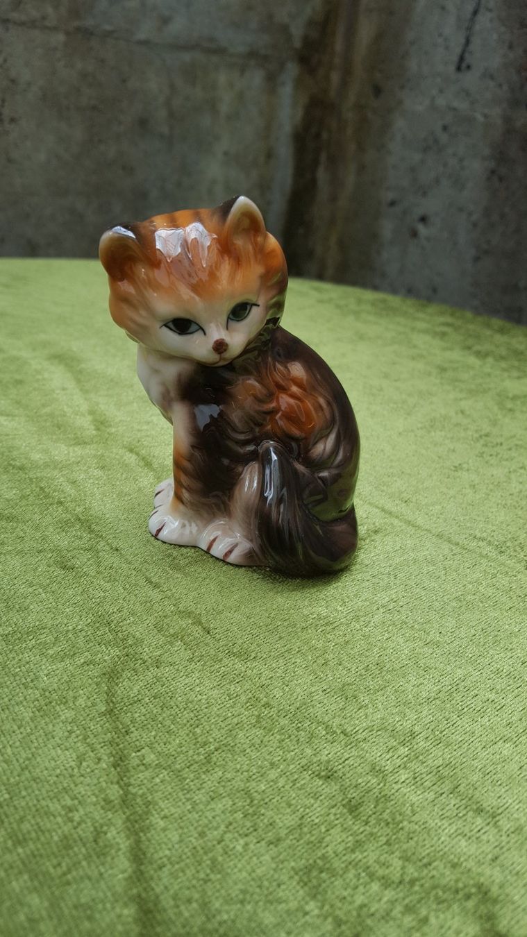 Figuren: Katze aus Porzellan – Gebraucht aus Reinach von 3Guggerli