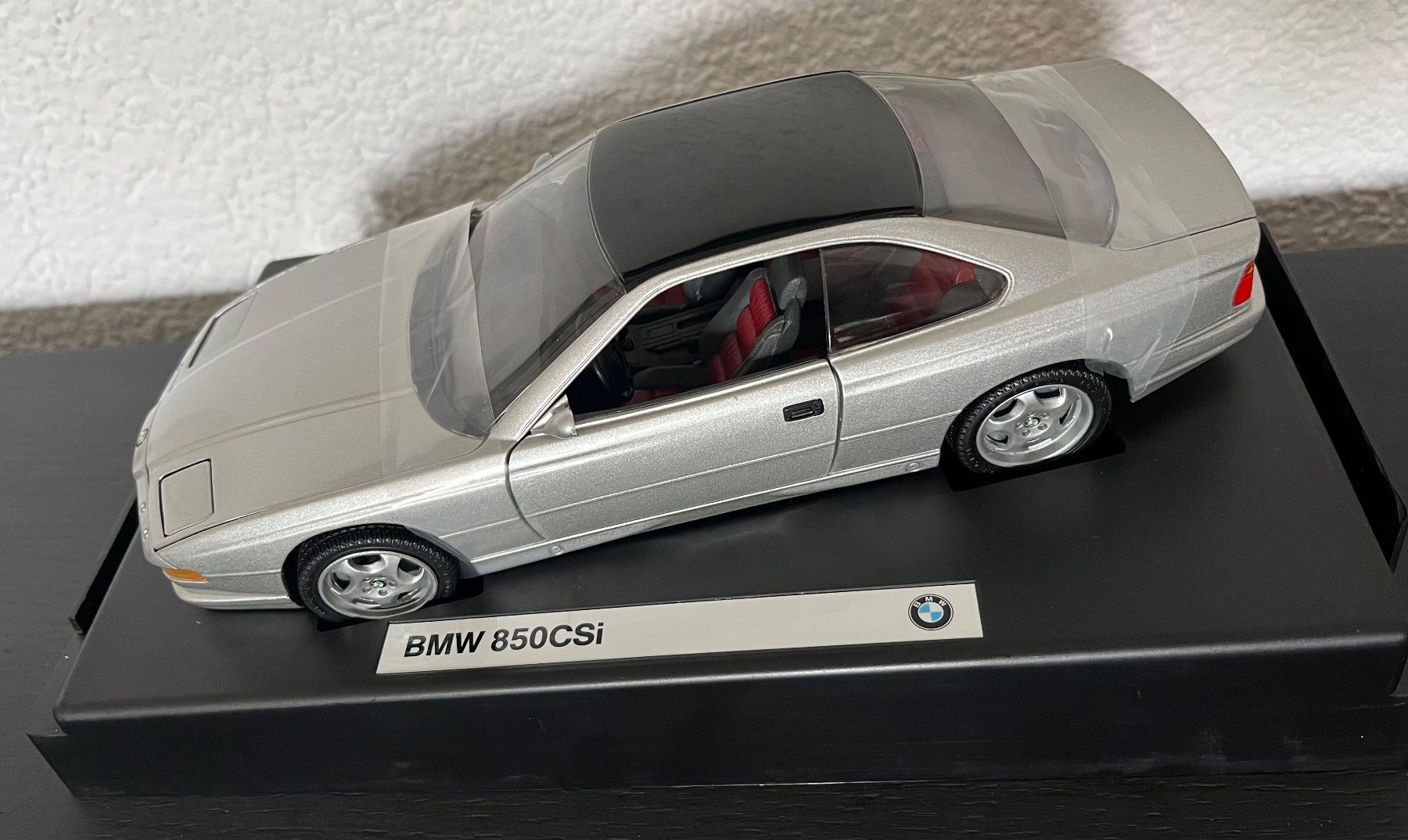 Revell Modellautos: BMW 850 CSi 1:18 Revell – Gebraucht aus St-Cergue von ncu_t267 1