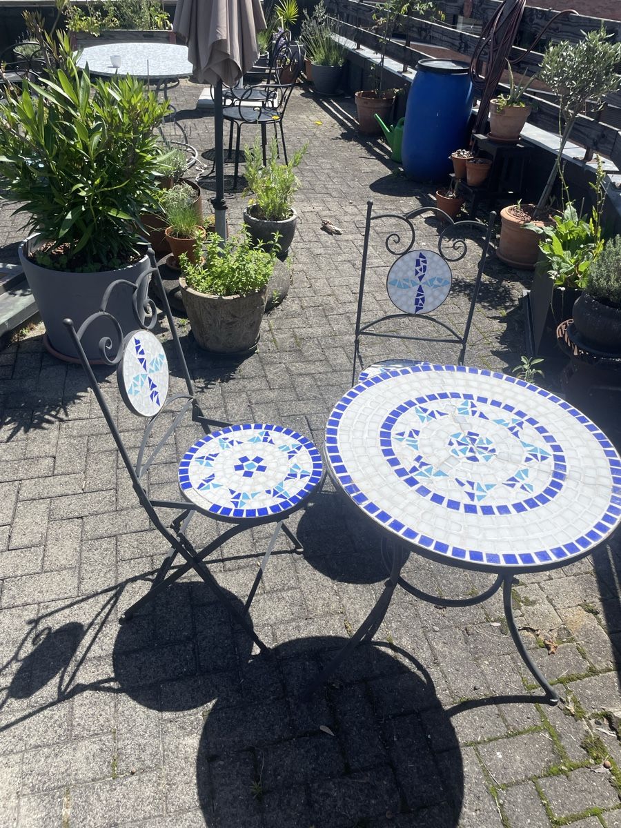 Set di tavolo e panche: Mosaik Bistrotisch Set – Usato da Luzern venduto da Klabourettli 1