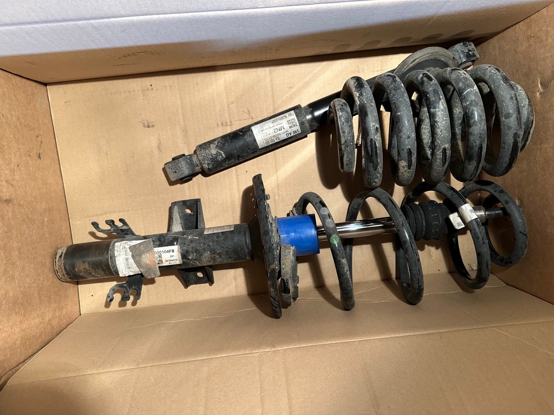 Volkswagen Tutti pezzi di ricambio auto: Fahrwerk Cali 6.1 – Usato da Liestal venduto da saccati