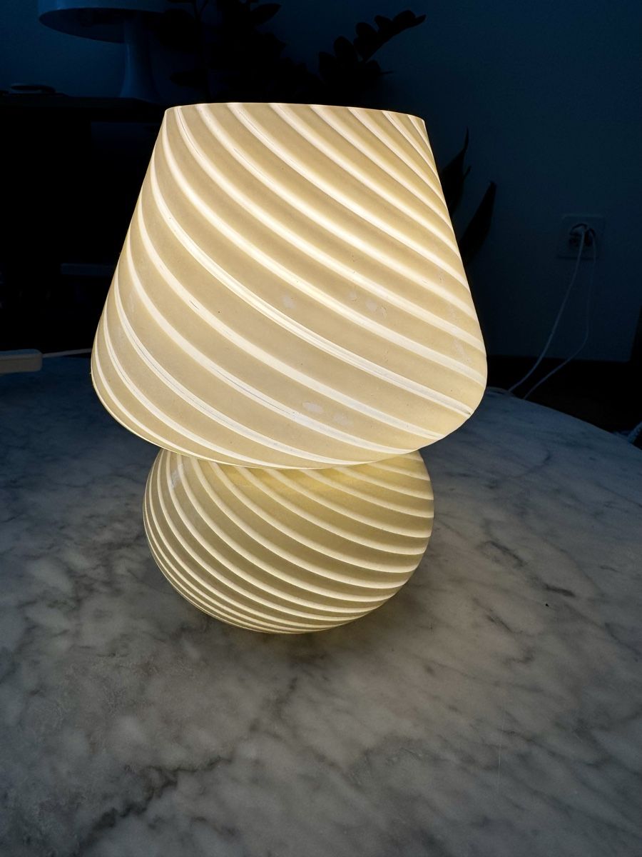Lampes: Buttercream-colored glass table lamp – D'occasion à Horw par lor_mh97 2