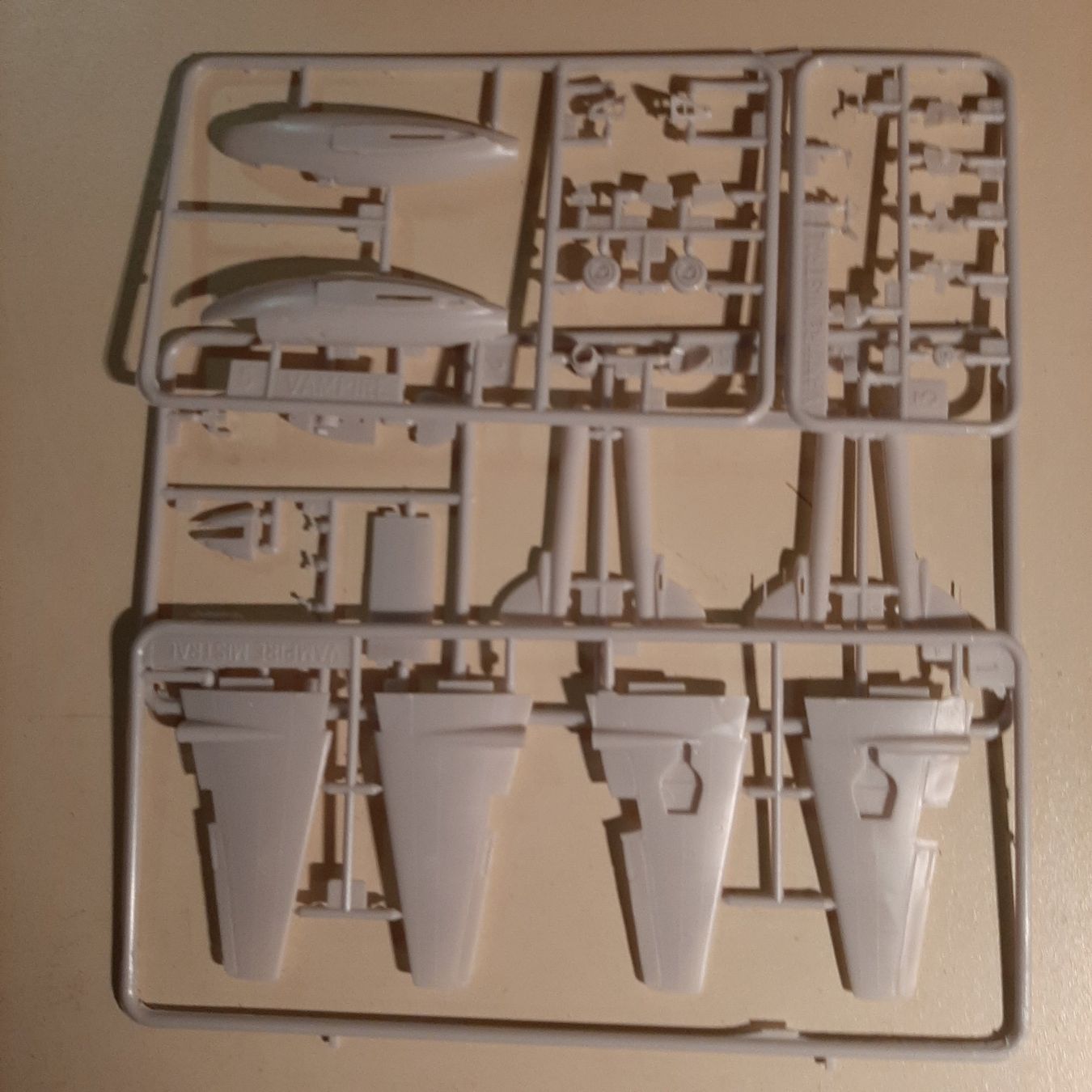 Airfix Kit di modellismo & Modellini statici: 2619 ... D.H. 100 FB.5 Vampire / J-28 B ... Airfix 03064 – Difettoso da Bonstetten venduto da Benibanny59 5