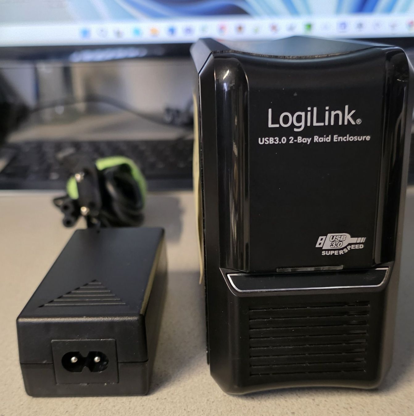Dischi rigidi: LogiLink USB 3.0 2-Bay RAID Gehäuse mit 2× 4 TB Harddisk – Usato da Ebikon venduto da Fredieluz