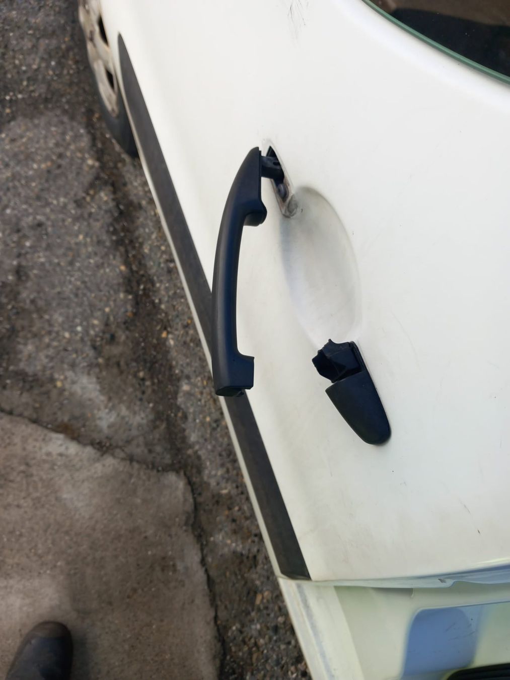 Peugeot Véhicules utilitaires: Peugeot Partner 1.6i 98 – D'occasion à Lausanne par  6