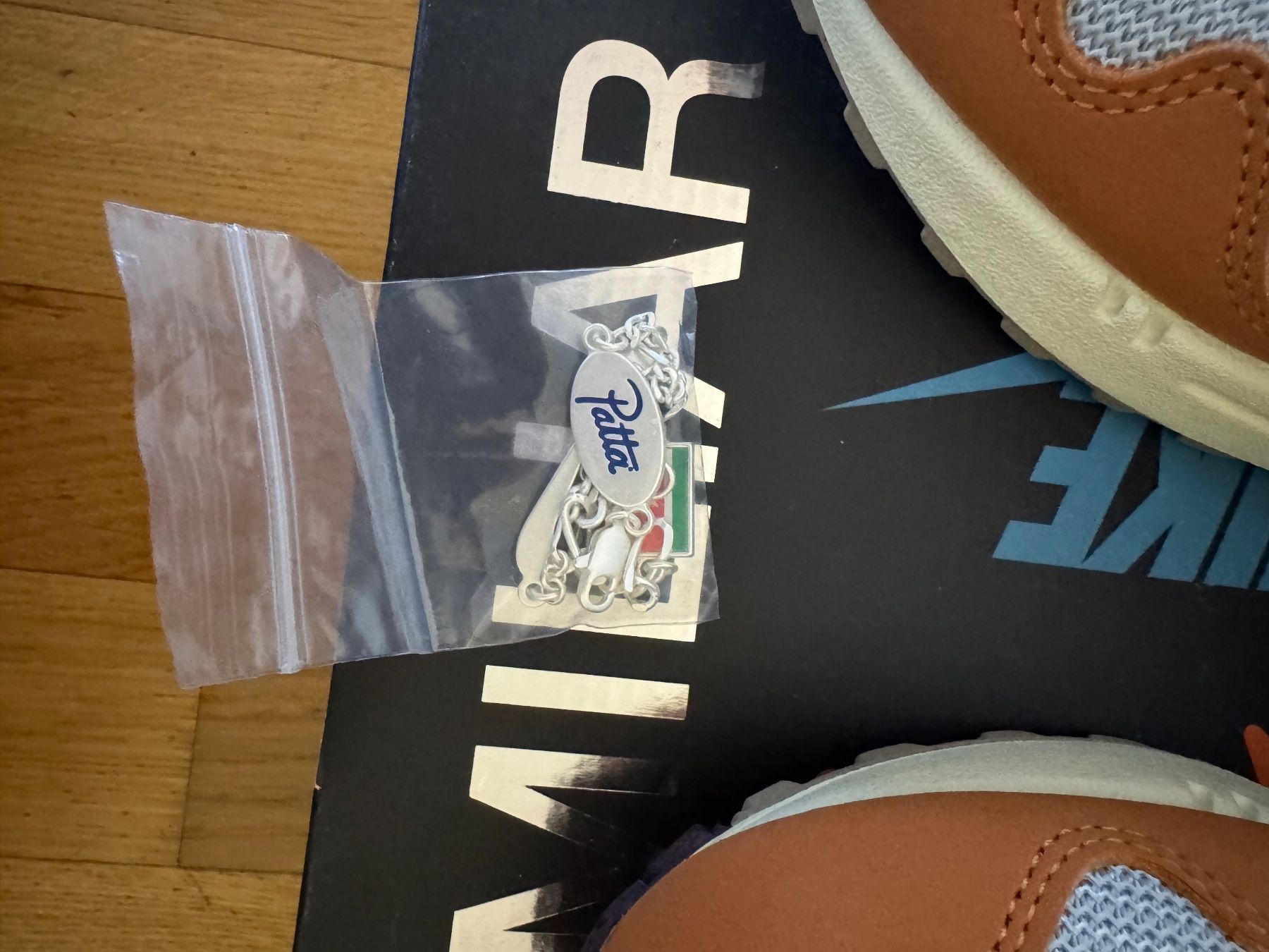 Nike Scarpe da uomo: Nike Air Max 1 Patta Waves Monarch Gr:41 – Nuovo (secondo la descrizione) da Sissach venduto da Kicks13 3