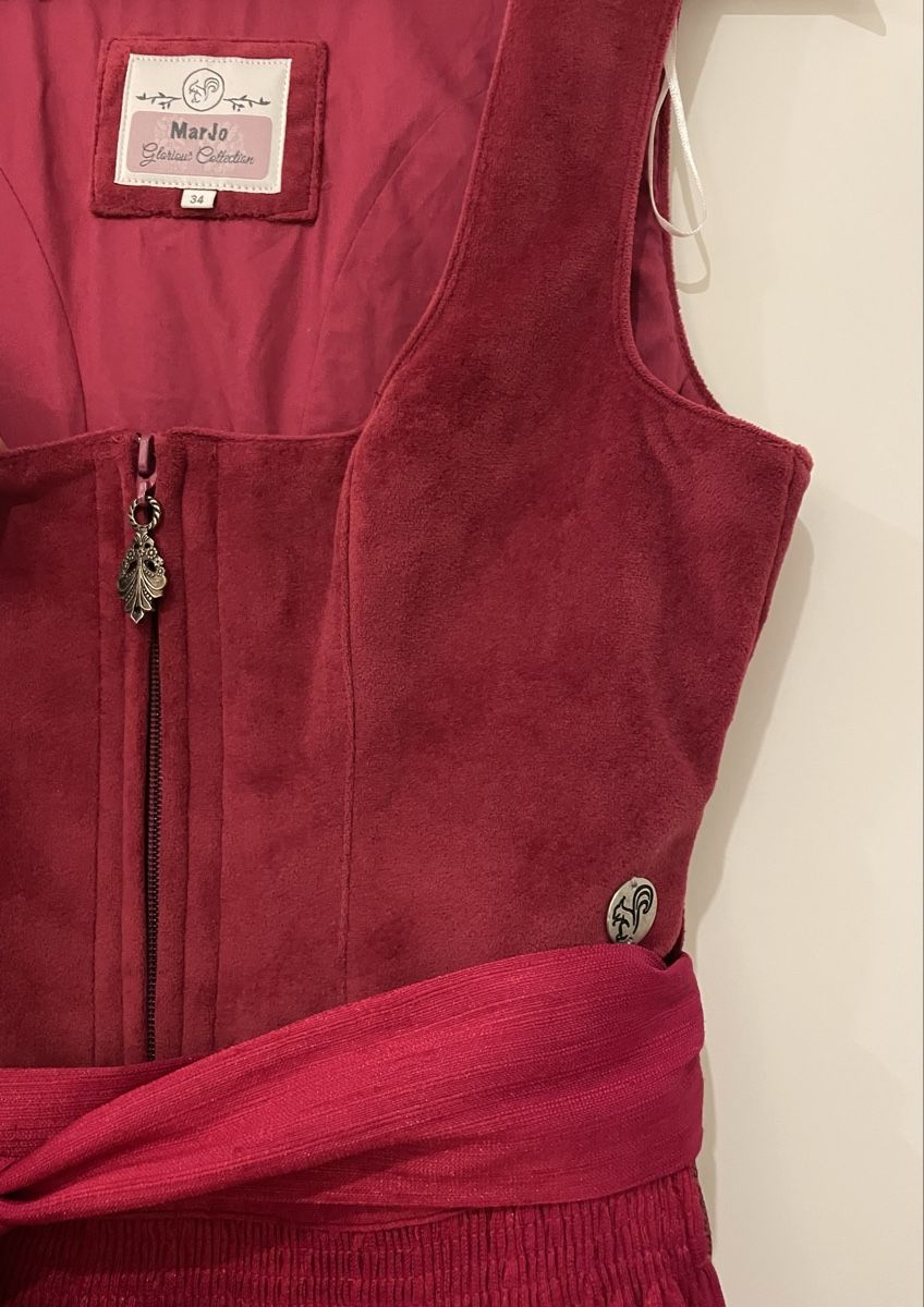 Kleider: Wunderschönes rotes Dirndl – Gebraucht aus Chur von buc_6tcp 2