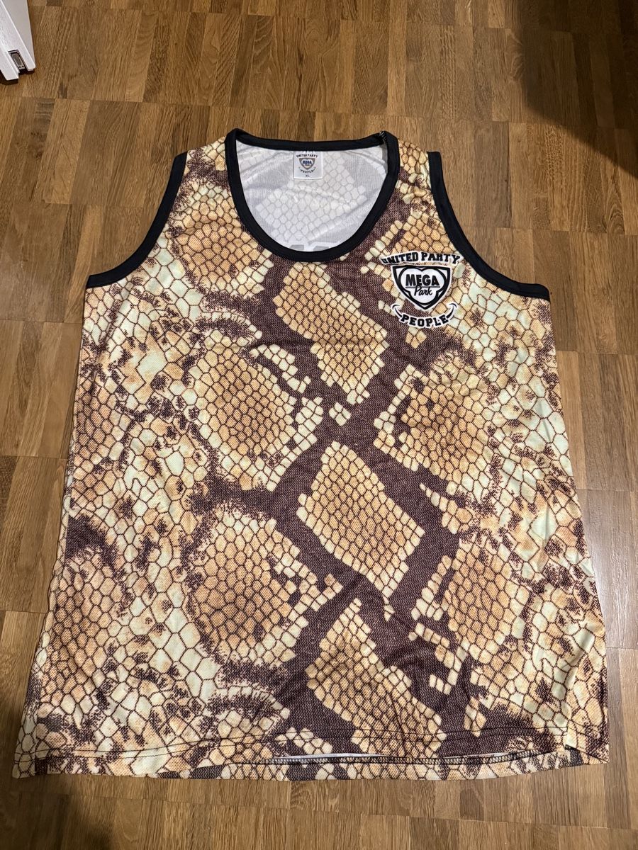 T-shirt: Tanktop Mega Park Grösse XL – Usato da Freidorf TG venduto da sarotiko
