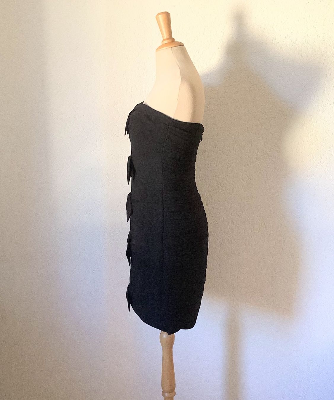 Vestiti: BCBG Max Azria Black Strapless Bow dress 36 – Usato da Founex venduto da sweetcouture 4