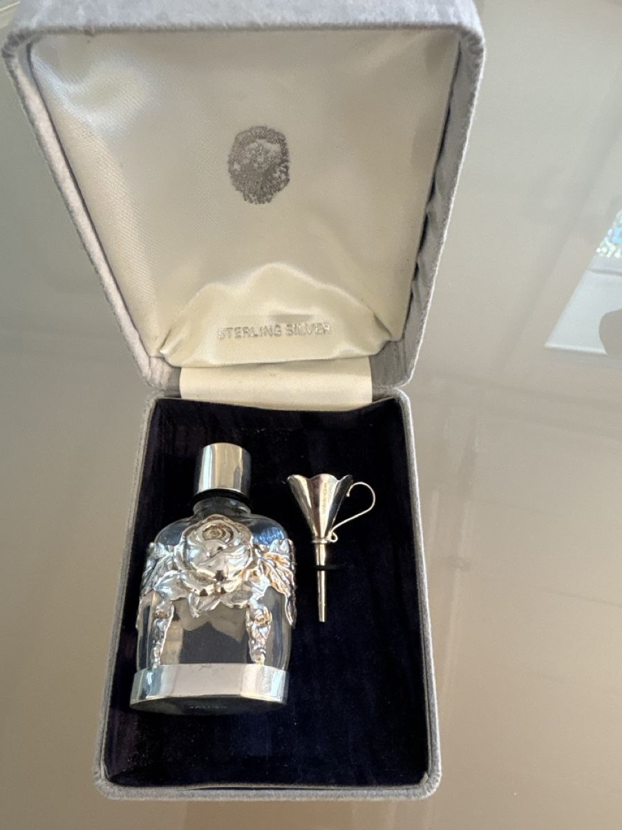 Flacons: Parfum Flacon – Neuf avec emballage d'origine à Oetwil am See par Aldox108