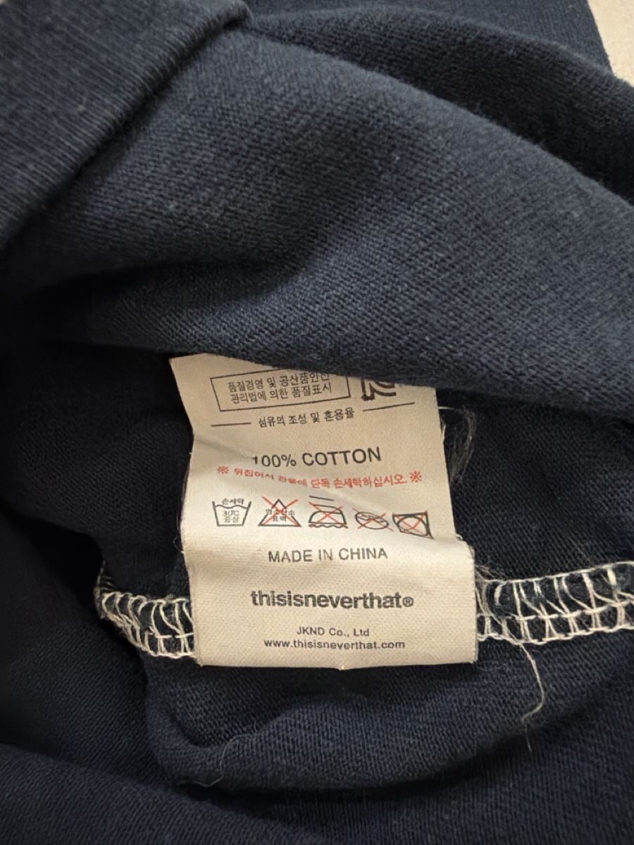 Maglioni & Felpe: thisisneverthat Longsleeve blau Grösse L Baumwolle – Usato da Samstagern venduto da UM94 2