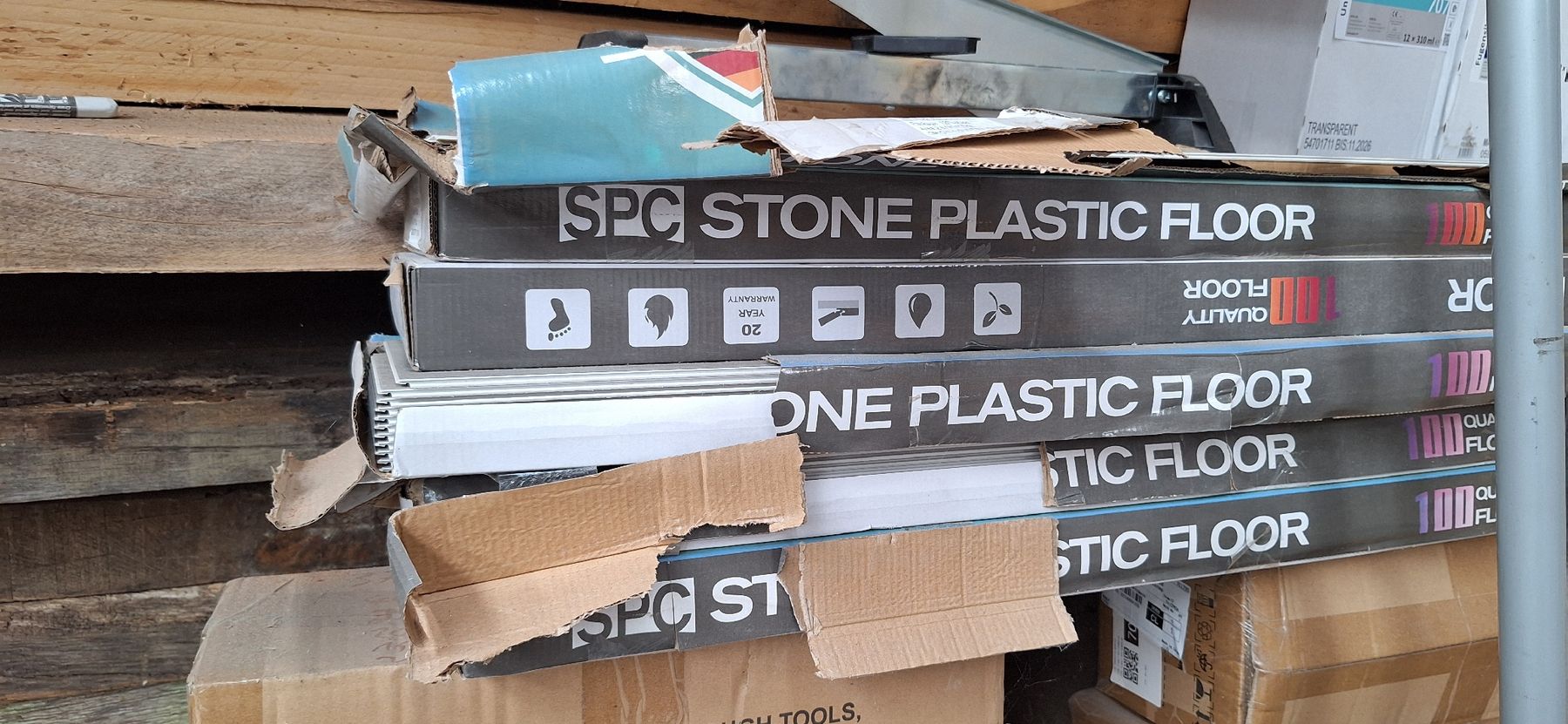 Rivestimenti per pavimenti: Click Vinyl 13.5m2 Eiche dunkel – Nuovo (secondo la descrizione) da Kloten venduto da WOODStudio 1