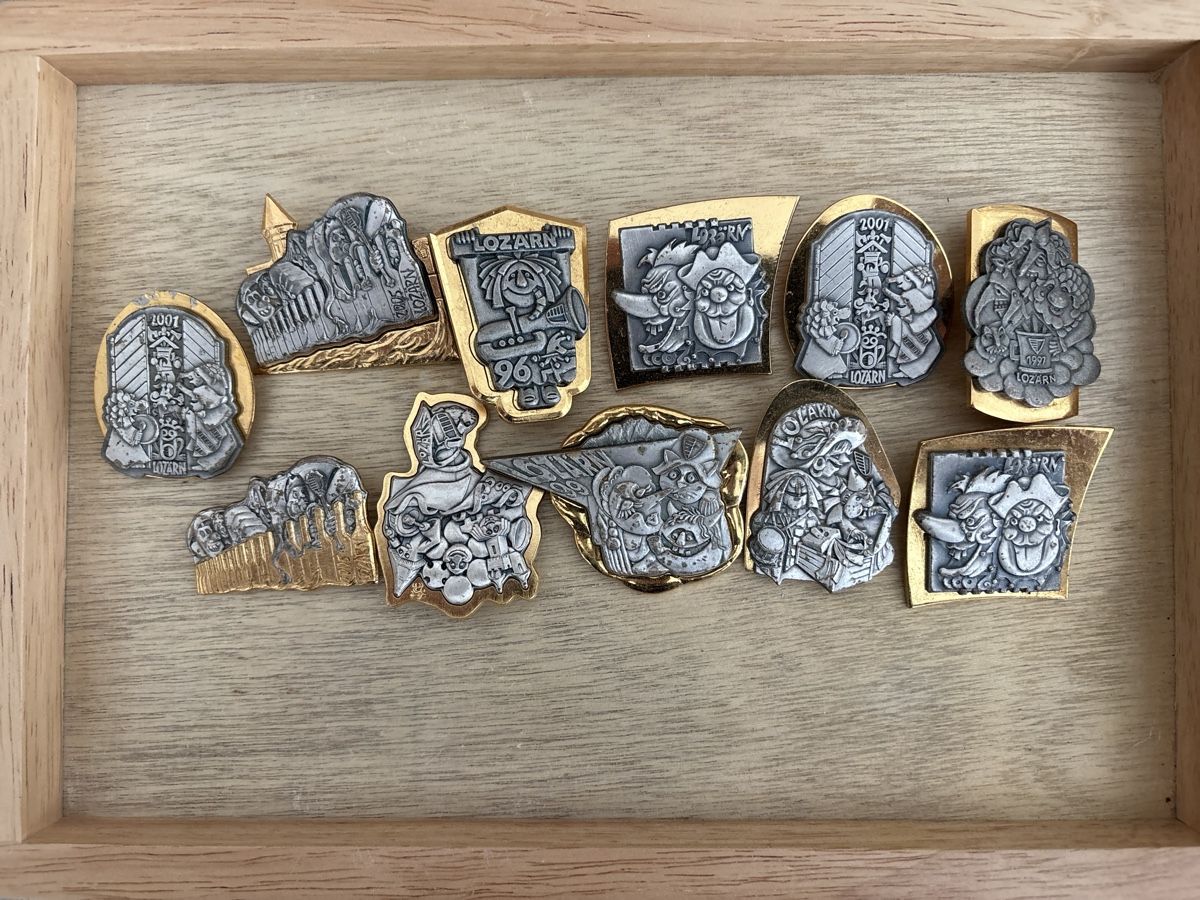 Placchette & Badge: Luzerner Goldplaketten – Usato da Schaffhausen venduto da Reporter
