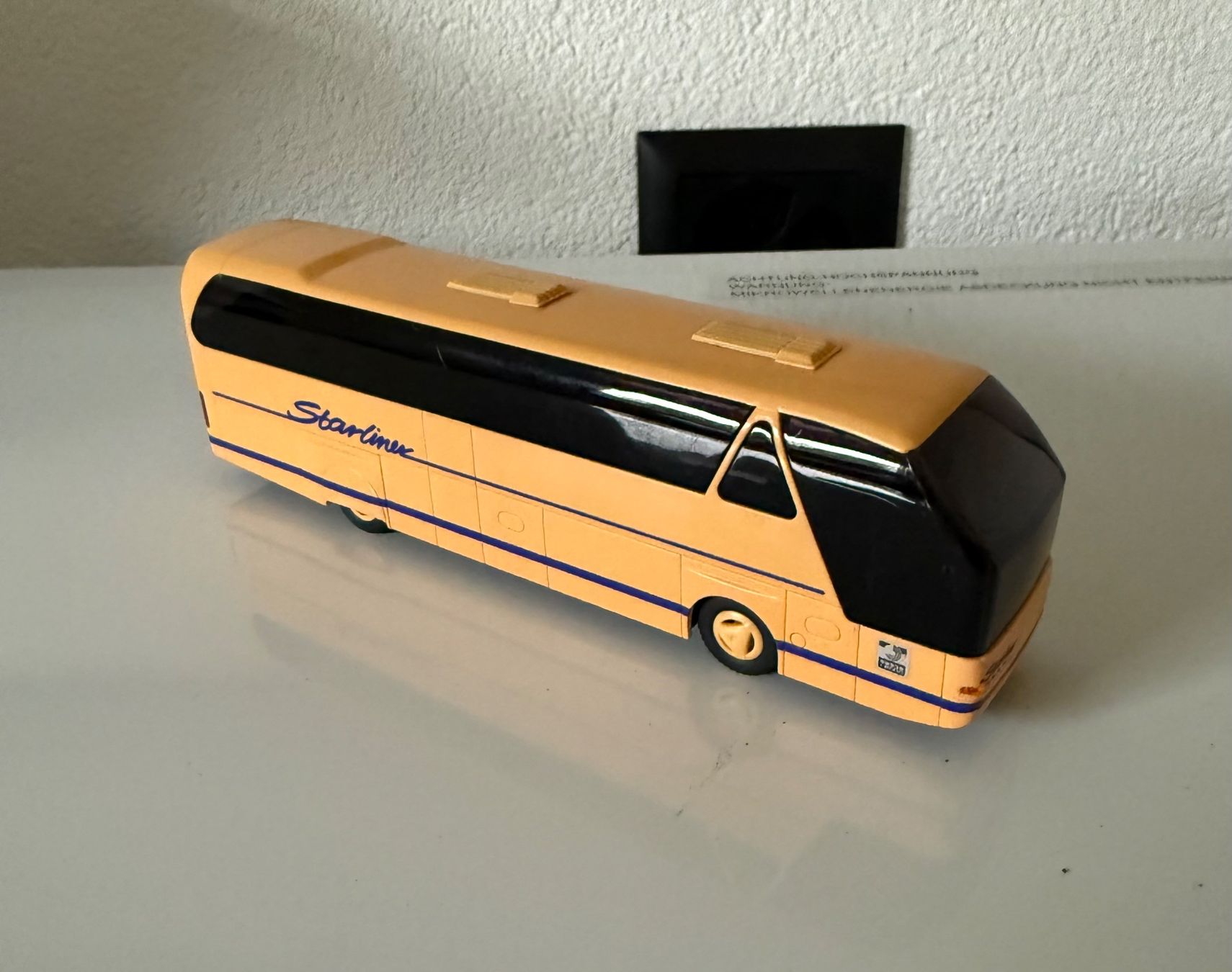 Rietze Kit di modellismo & Modellini statici: Reisebus Neoplan Starliner - Rietze – Nuovo (secondo la descrizione) da Charmey (Gruyère) venduto da Schimmelblau 1