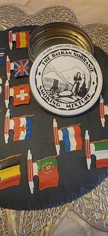 Bandiere: Vintage Flaggen Set aus Metall – Usato da Kaufdorf venduto da Nati-Nati 4