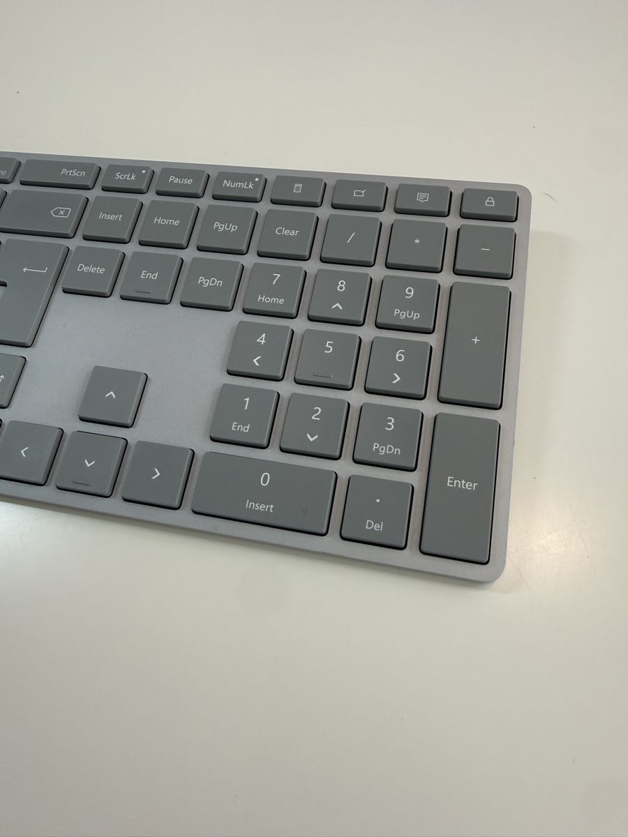 Microsoft Tastiere: Microsoft Surface Keyboard grau QWERTZ neuwertig – Nuovo (secondo la descrizione) da Schaan venduto da Sinenomen 1