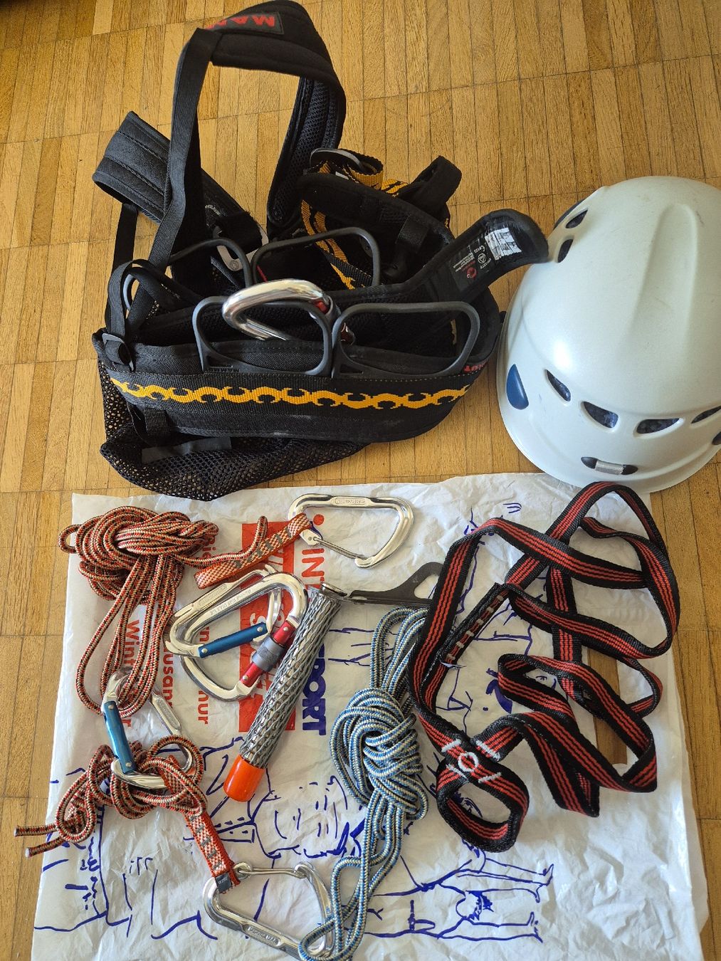 Mammut Matériel de grimpe: Gstältli/Klettergurt, Helm – D'occasion à Zürich par arb_b689