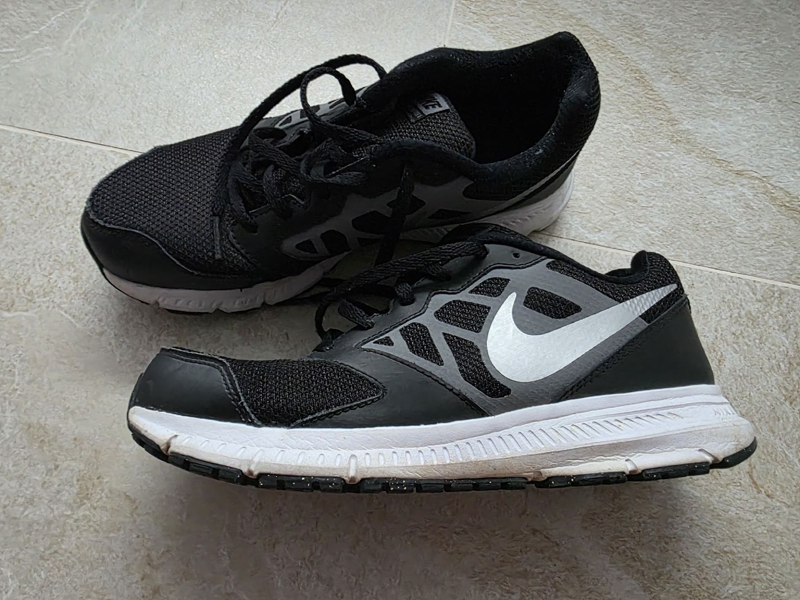 Nike Scarpe da donna: Nike Downshifter Laufschuhe Gr. 38.5 – Usato da Toffen venduto da ver_x68f 1