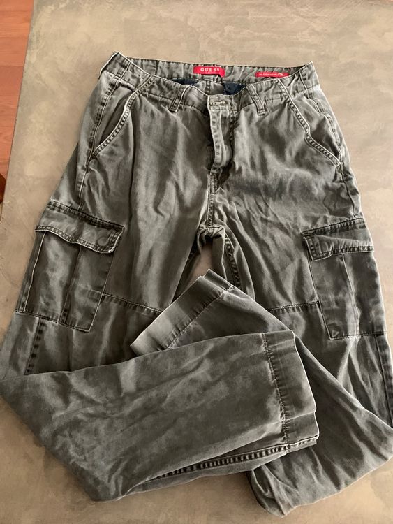 Guess Pantaloni: Pantalon cargo Guess homme taille 29/32, idéal mi-saison – Usato da Versoix venduto da val_t6jc