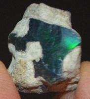Edelstein L-9789–Schwarzer Äthiopischer Opal roh 11.30 Karat