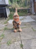 Gartenzwerg Figur Keramik mit Bart und blauen Augen