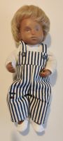Sasha Puppe 510S blond mit gestreifter Latzhose
