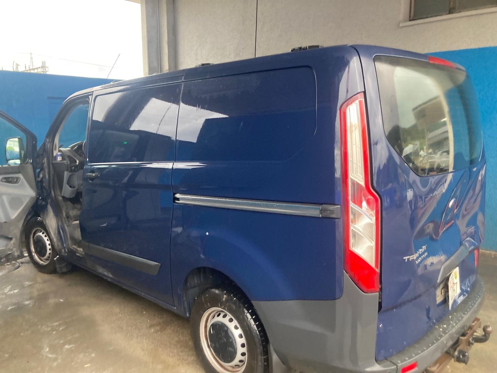 Ford Véhicules utilitaires: Ford Transit Custom 300L 2.2 TDCi – D'occasion à Wängi par Ladys_First