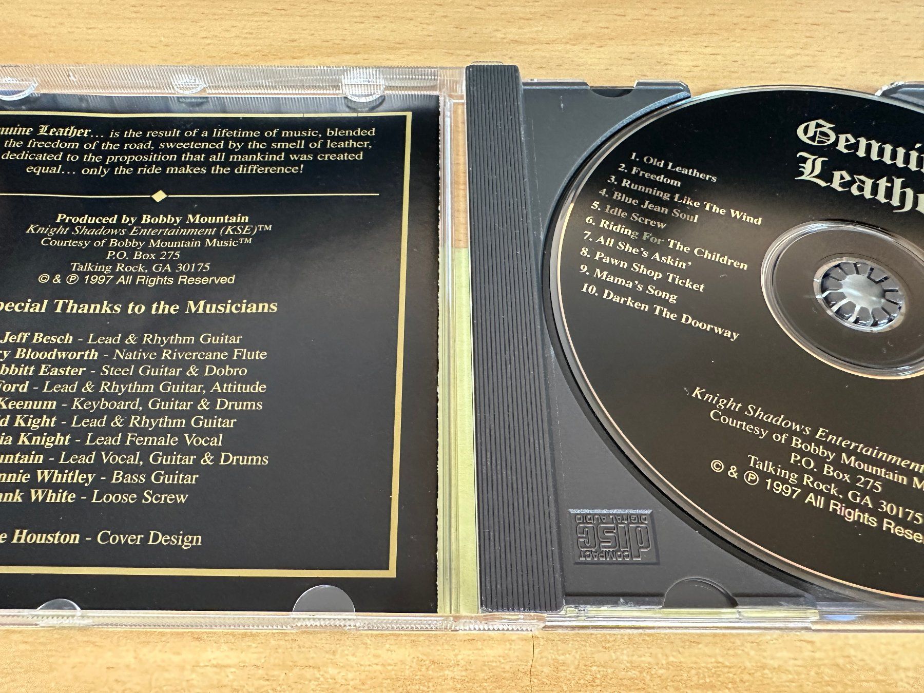 CD: Bobby Mountain – Genuine Leather – Usato da Rikon im Tösstal venduto da Alpenmutz 2