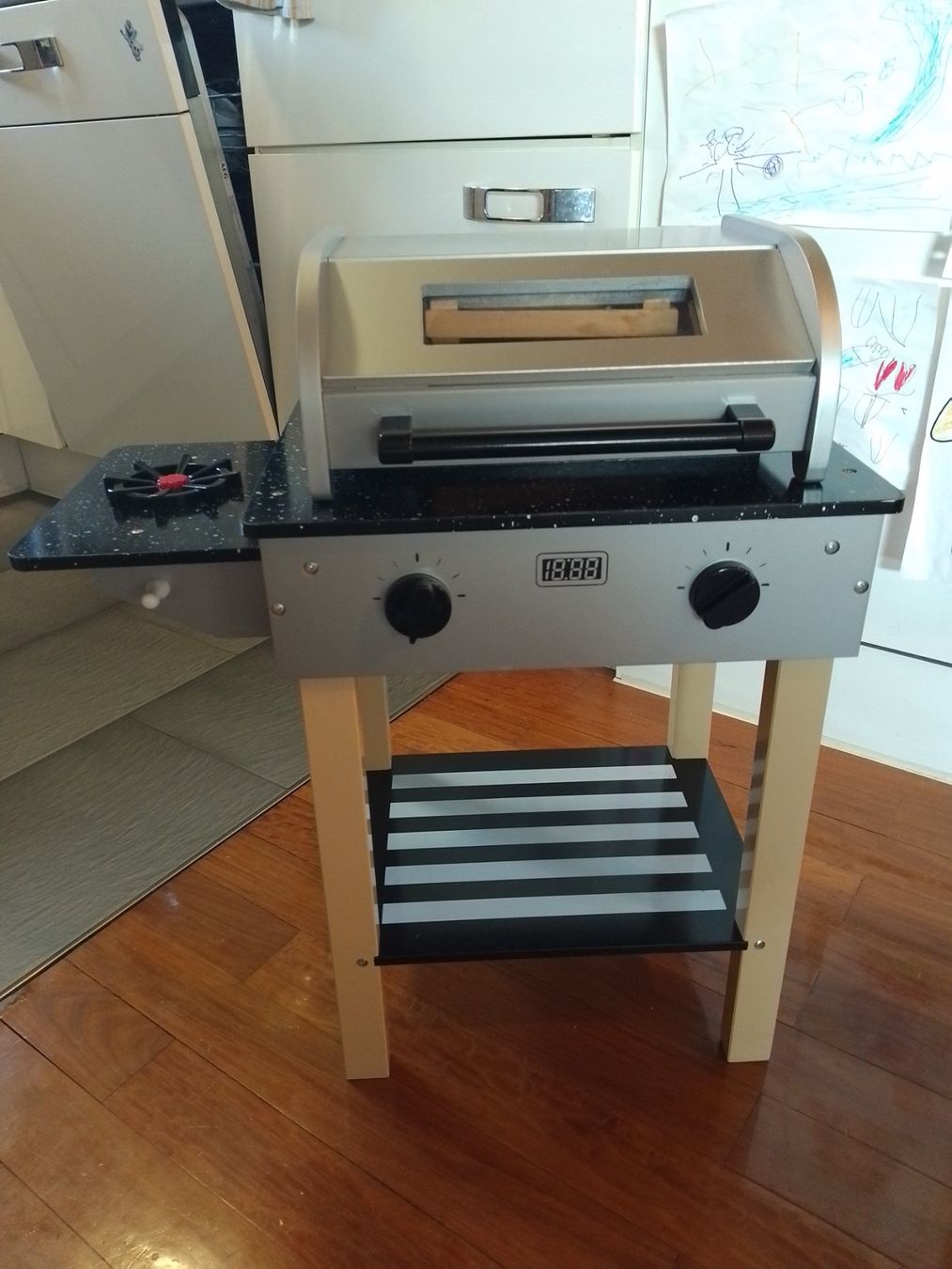 Bea Spielzeuge: Kindergrill aus Holz – Gebraucht aus Wald ZH von gabriela1