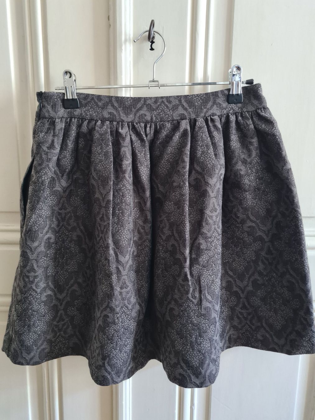 Zara Gonne: Jupe Zara imprimé dentelle - Small – Usato da Genève venduto da Tresor305 1