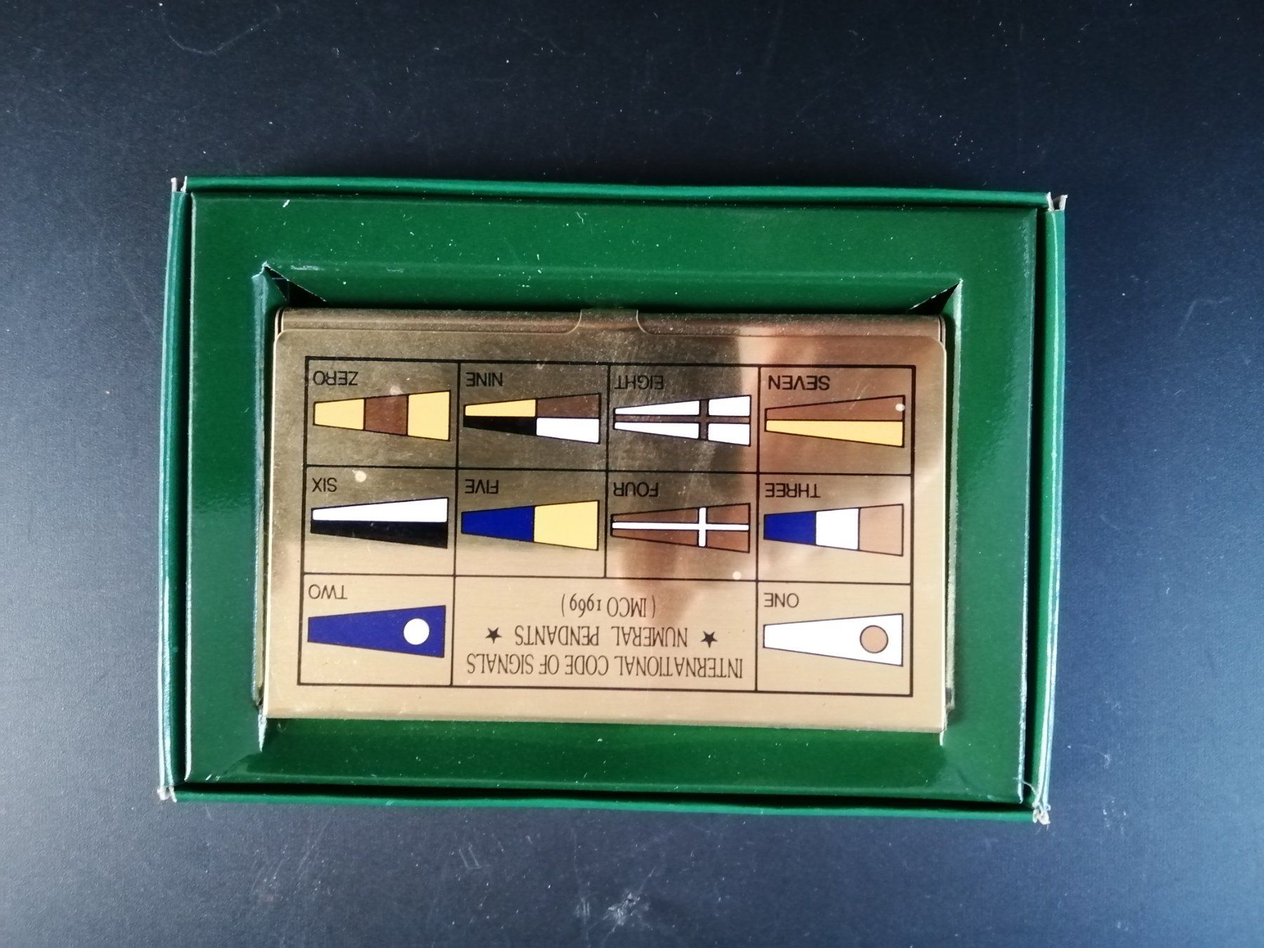 Altro in  Abbigliamento & Accessori: Maritim Visiten-, Bank- oder Kreditkarten-Etui mit Codeflags – Nuovo e nell'imballaggio originale da Bern venduto da Prasolux 2