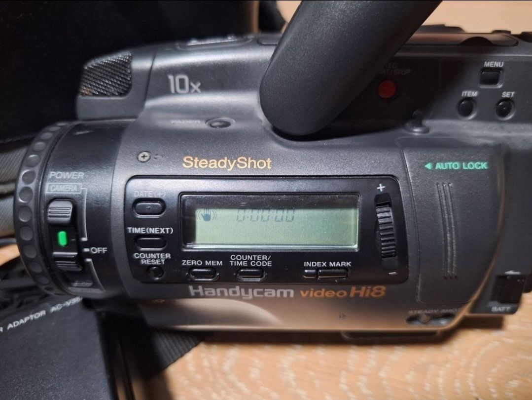 Sony Camcorder: Caméscope SONY CCD 10x Zoom AF  – Gebraucht aus Tannay von v1n1p00h 1