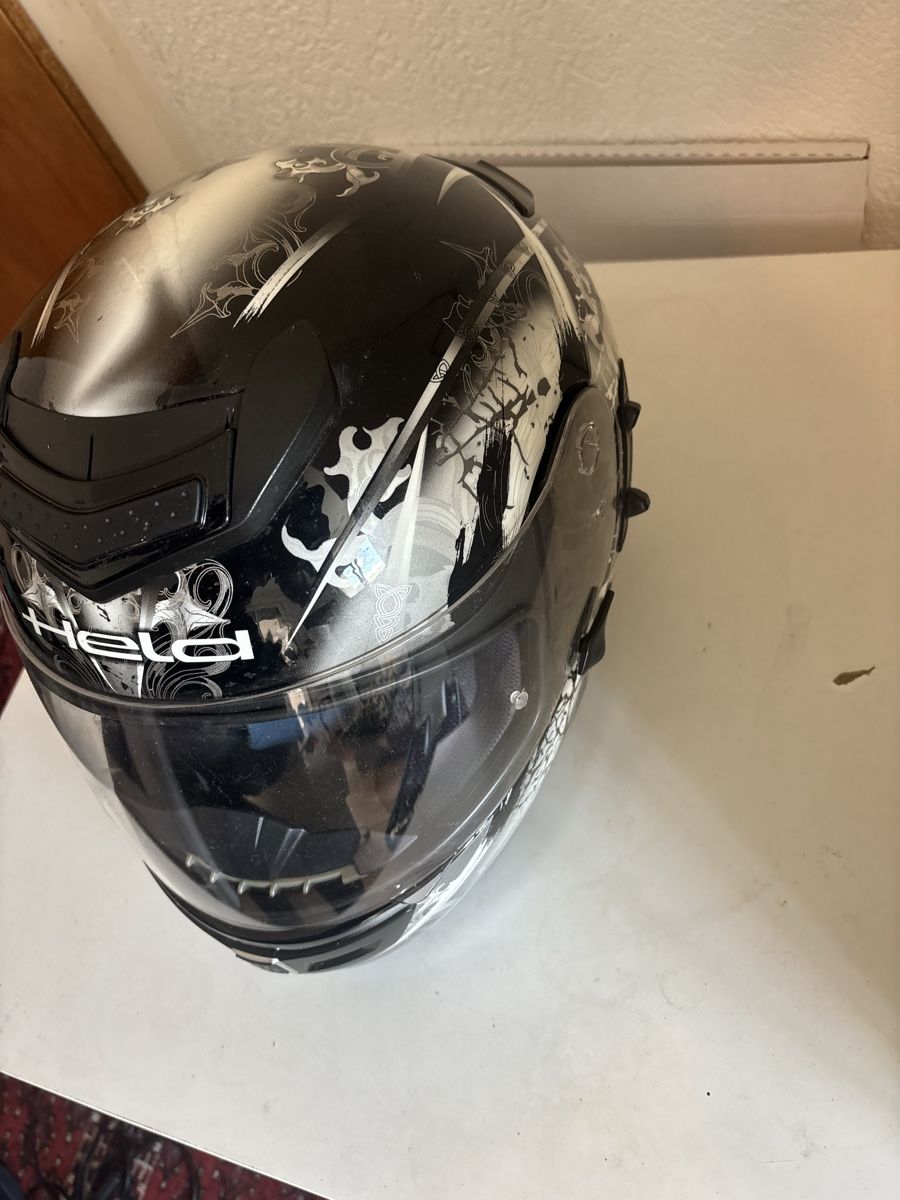 Supporti a parete: Held Integralhelm Motorradhelm Schwarz Silber – Usato da Plasselb venduto da fte_2kvr 1