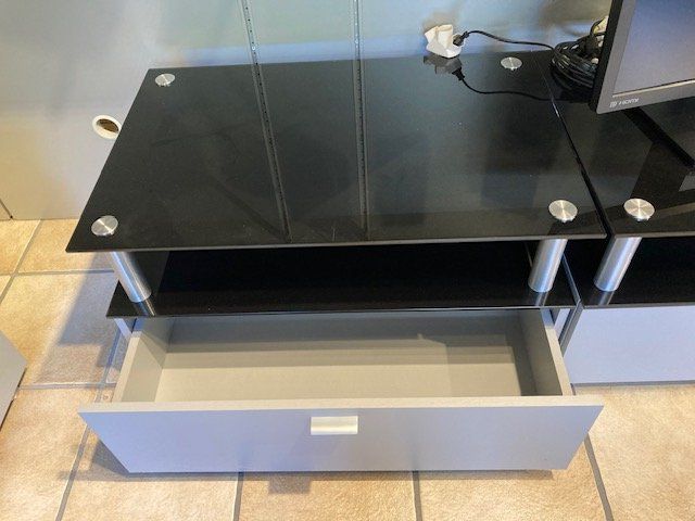 Mobili TV: TV-Möbel / Sideboard – Usato da Liestal venduto da EG636206bg 1