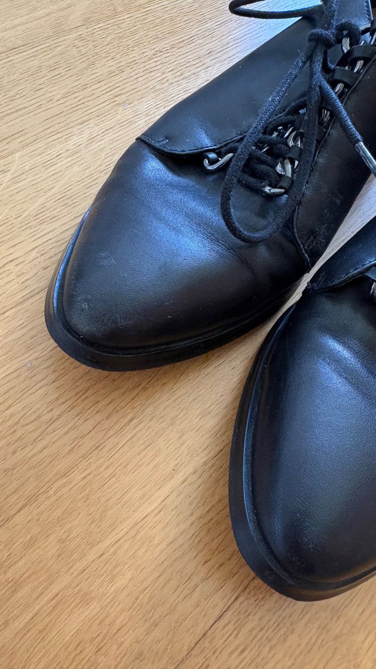 Scarpe da donna: Schwarze Schuhe mit Ketten-Detail – Usato da Neuenhof venduto da pfiffoltra 1