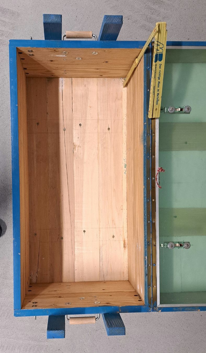 Cassapanche: Holz-Truhe blau, gebraucht – Usato da Biel/Bienne venduto da Park17 4