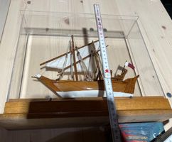 Modelschiff "Dhow" aus Qatar (Unikat) ca 30x30x8cm in Vitrin