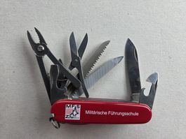 Couteau militärische Führungsschule, Victorinox