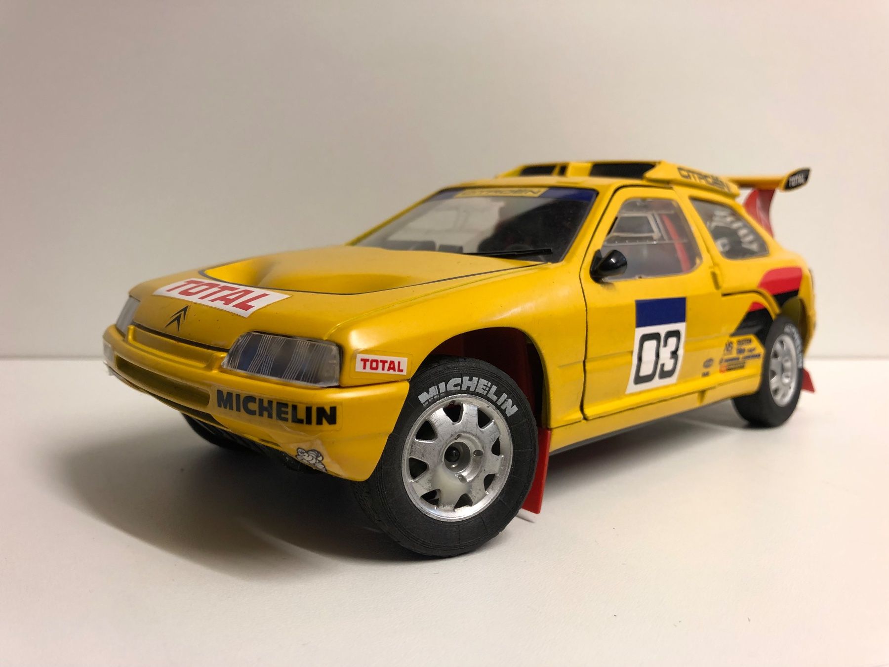 Figurine 1 18 Miniature CITROËN ZX Rallye Raid #03 Jaune – Échelle 1/18 Par SOLIDO – Collection Rallye Dakar – Occasion (sans Boîte?) Sandoz Porcelaine