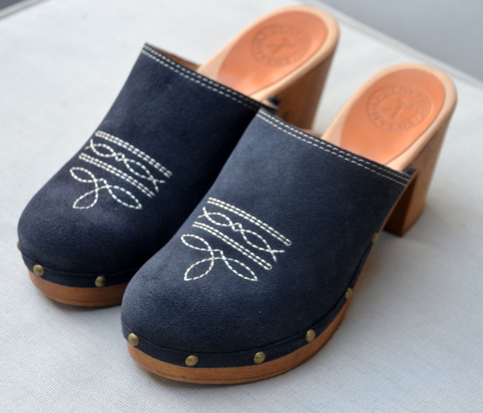 Penelope Chilvers Scarpe da donna: Penelope Chilvers Clogs / Sabot 39 – Nuovo (secondo la descrizione) da Collonges venduto da arashee