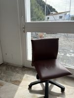 Bürostuhl Kunstleder dunkelbraun mit Rollen gebraucht