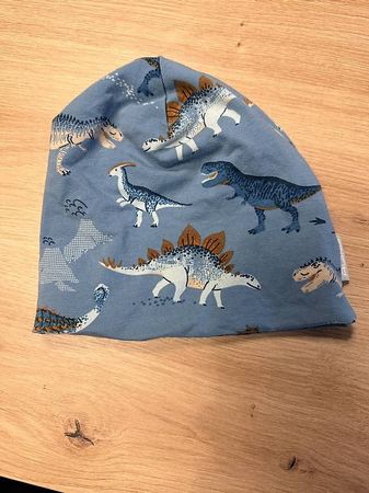 Beanie mit Dinos von Alana Grösse 50/51