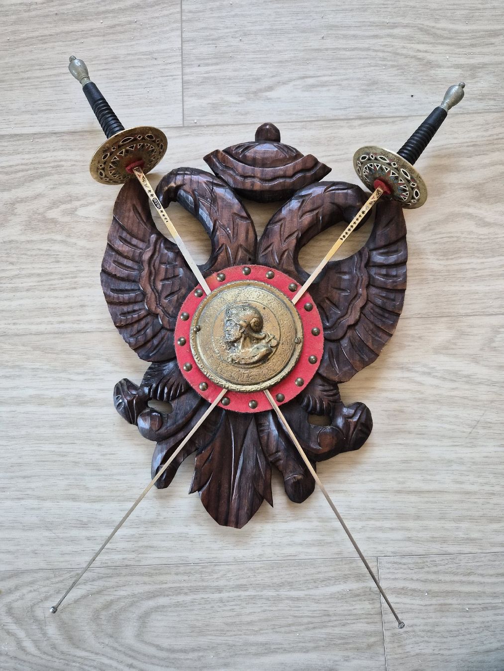 Toutes les décorations: Aigle sculpté bois avec épées, décoration murale, 40 cm – D'occasion à La Joux FR par car_ck96