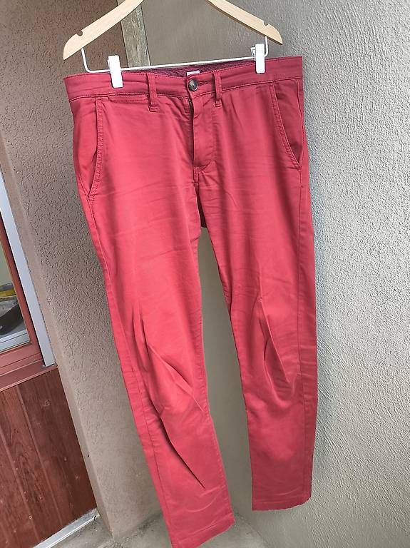 Pantaloni: Pepe Jeans Chinos 32/ 34 rot/ rouge – Usato da Wädenswil venduto da Preppy 4