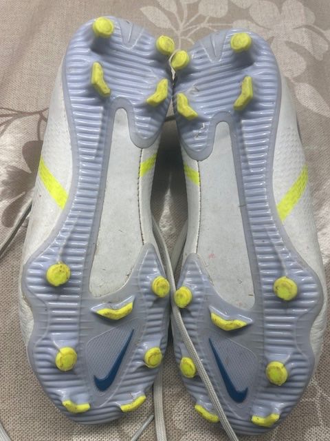 Nike Scarpe per ragazzi: Nike Kinder Fussballschuhe – Usato da Areuse venduto da gho_z7qh 1